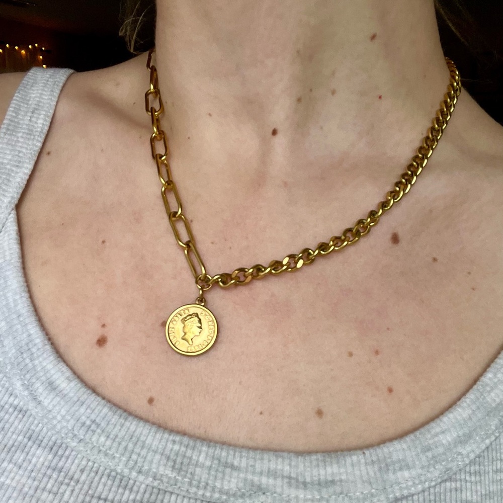 Gold Chain Necklace with Medallion - Picture 2 of 4